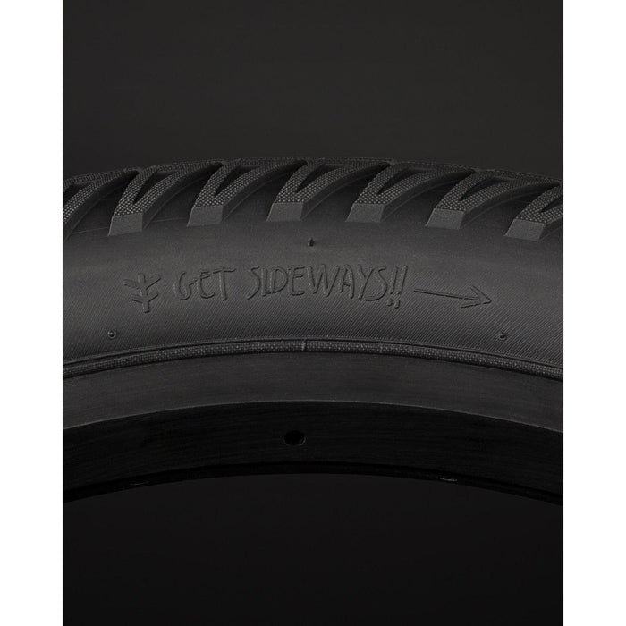 Close-up of a Fly Bikes Ruben Tyre Ligera STD showcasing its tread pattern and HPPR layer technology, with "Get Sideways!!" and an arrow elegantly engraved on the sidewall.