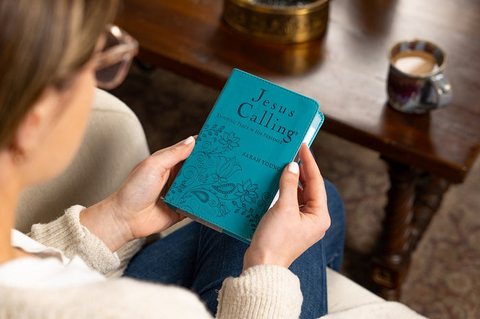 Jesus Calling, Teal Leathersoft, with Scripture References: Enjoying Peace in His Presence (A 365-Day Devotional)