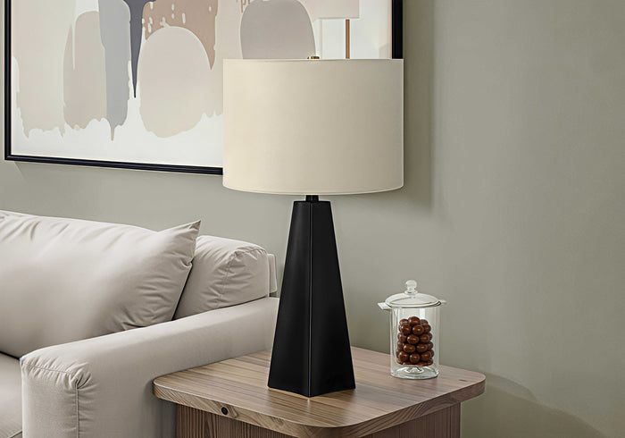 NERO APEX™ – MODERN TRIANGULAR TABLE LAMP – I 9726
